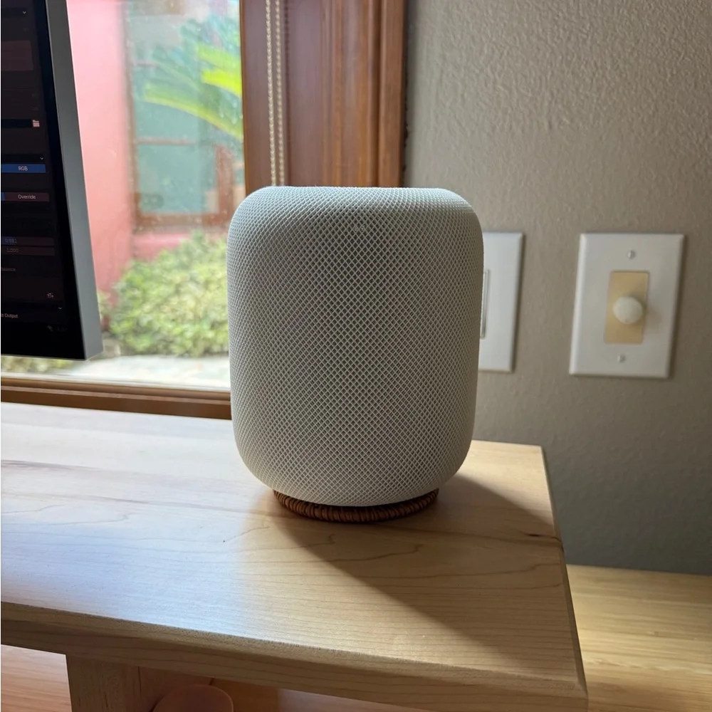 Apple HomePod Smart Speaker in White